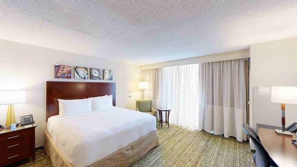 Marriott Chicago O'Hare Room, 1 King Bed 5