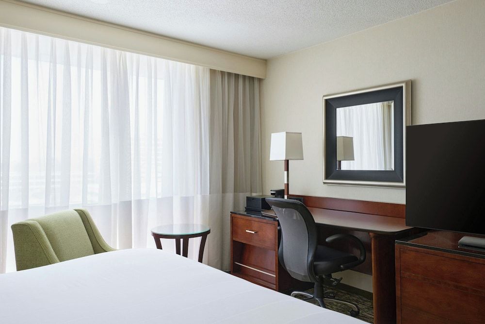 Marriott Chicago O'Hare Room, 1 King Bed 3