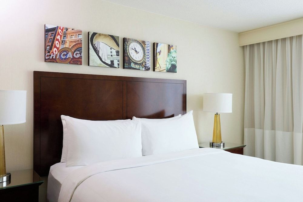 Marriott Chicago O'Hare Room, 1 King Bed 4