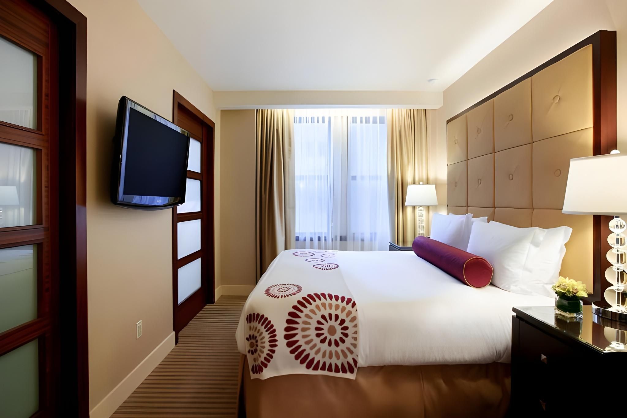 Millennium Knickerbocker Chicago Standard King