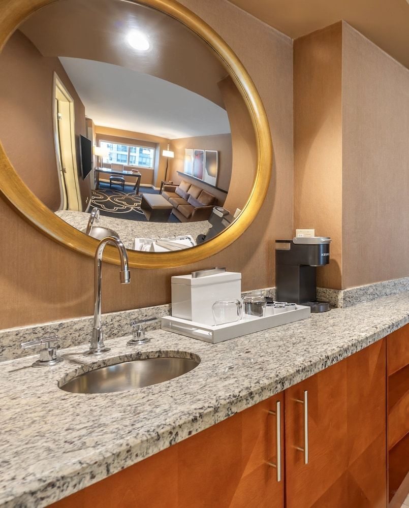 Omni Chicago Hotel One Bedroom Suite 1 King Bed 3