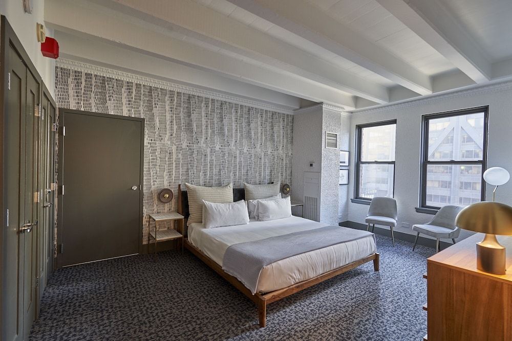 Gale Chicago Signature King Bed ADA 2