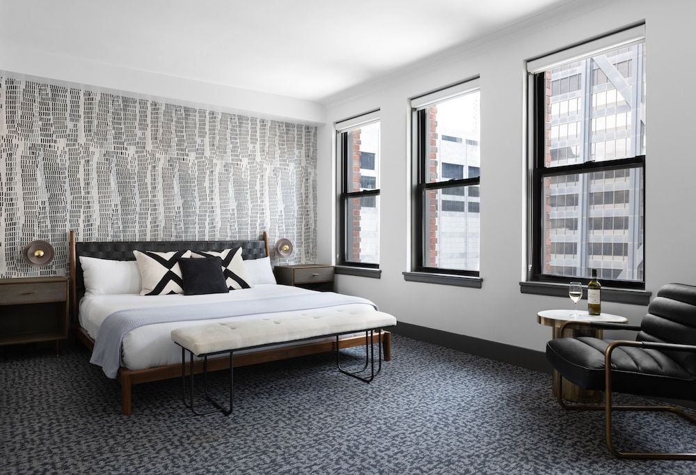 Gale Chicago Signature King Bed ADA 4