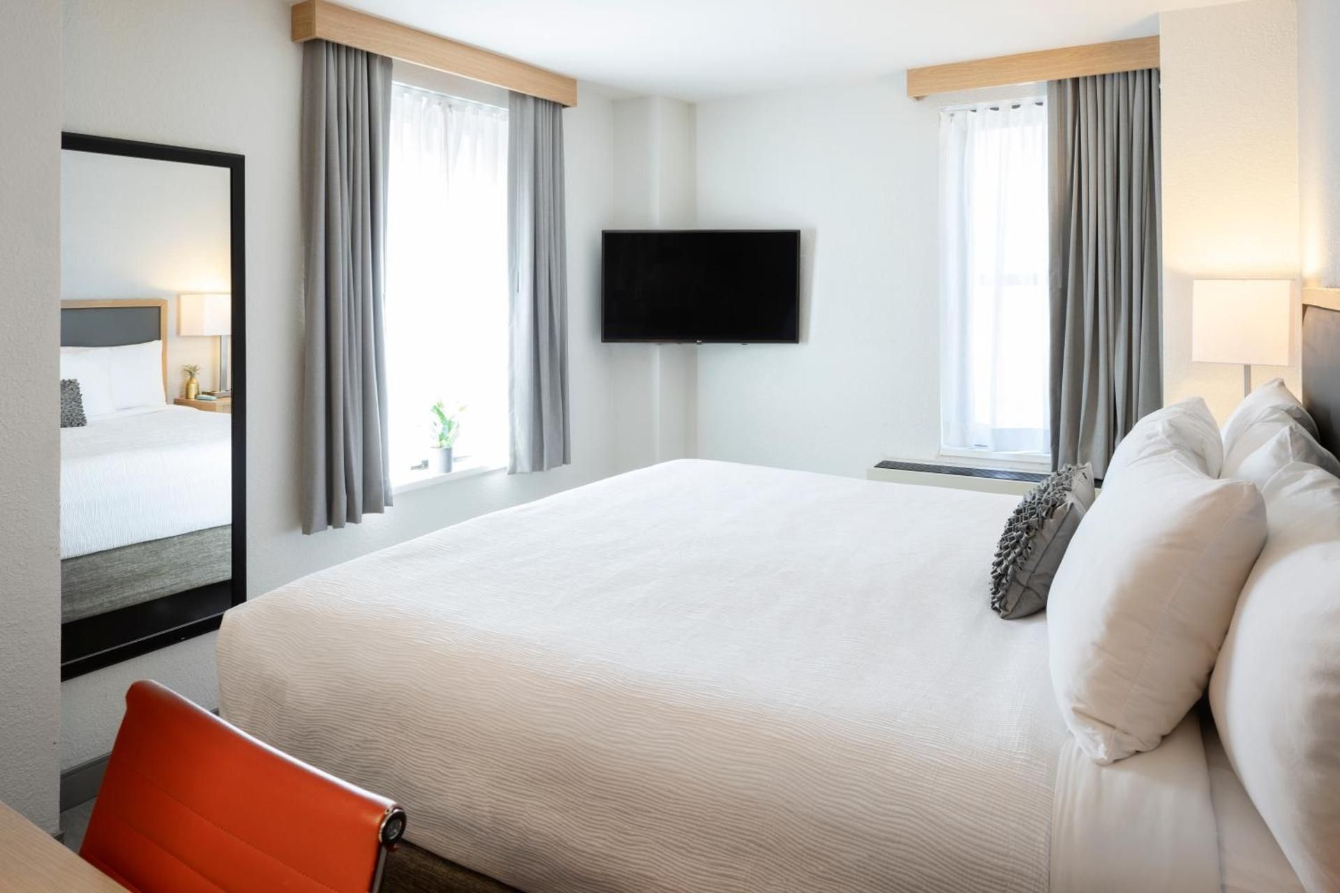 undefined The Saint Clair Hotel - Magnificent Mile 9