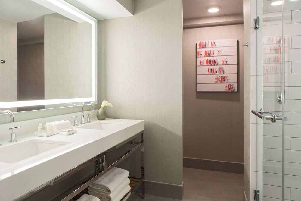 undefined Renaissance Chicago Downtown Hotel 8