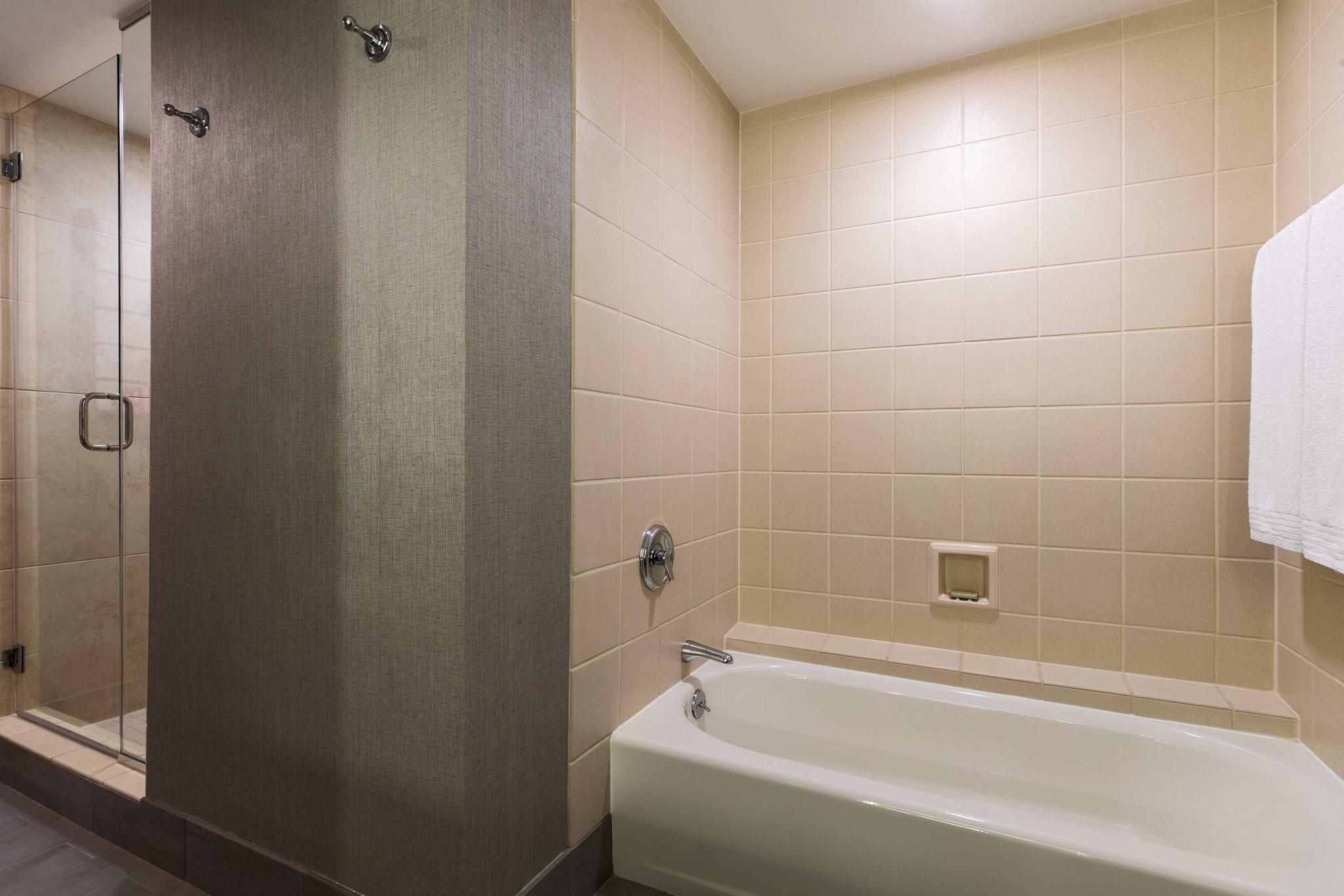 Executive Suite, 1 Bedroom Suite, 1 King, Chicago River view