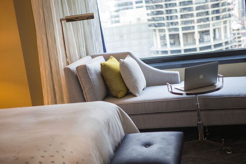 undefined Renaissance Chicago Downtown Hotel 9
