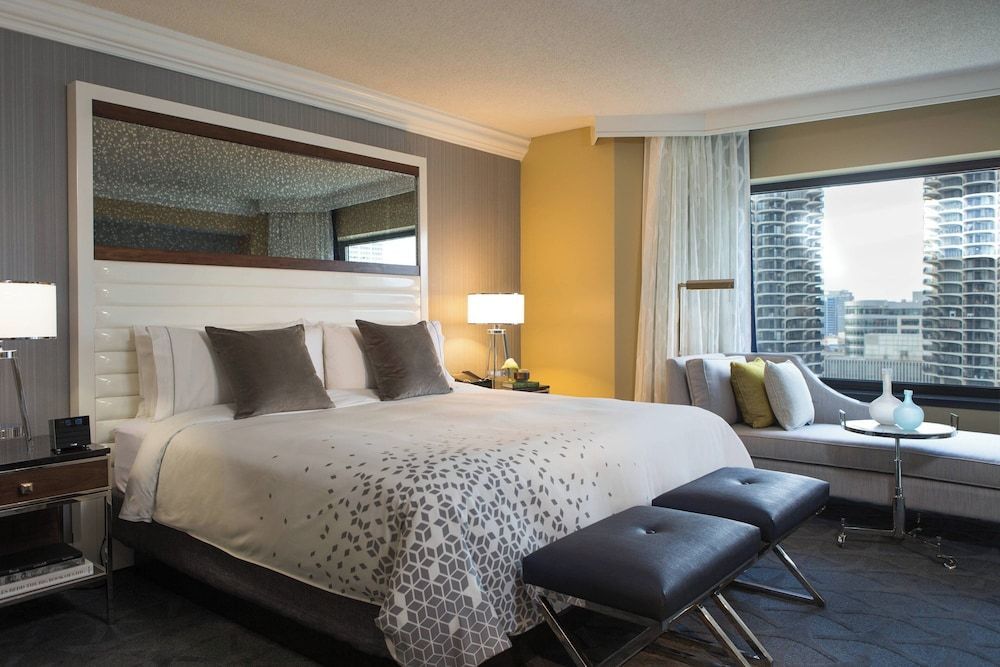 undefined Renaissance Chicago Downtown Hotel 6