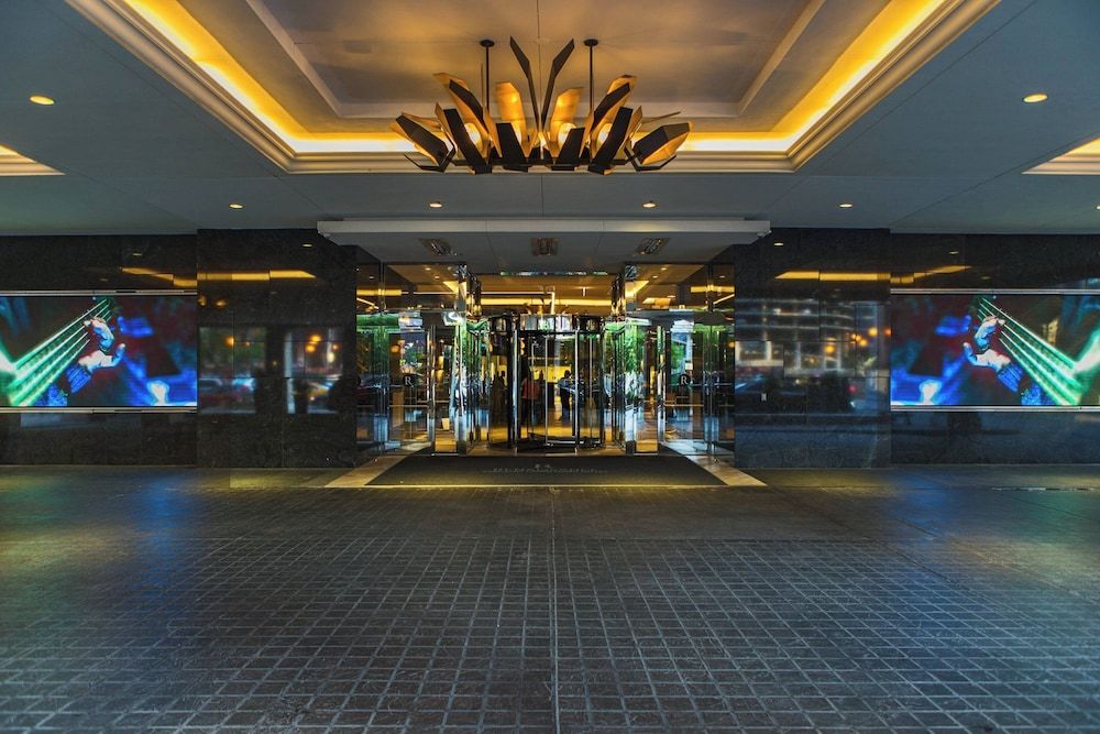 undefined Renaissance Chicago Downtown Hotel 4