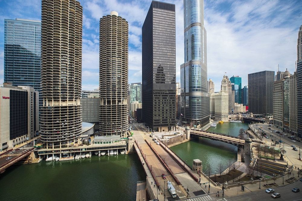 undefined Renaissance Chicago Downtown Hotel 10