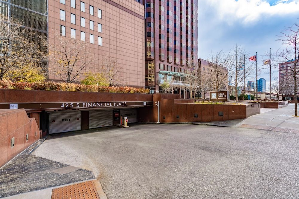 undefined The Buckingham Hotel 10