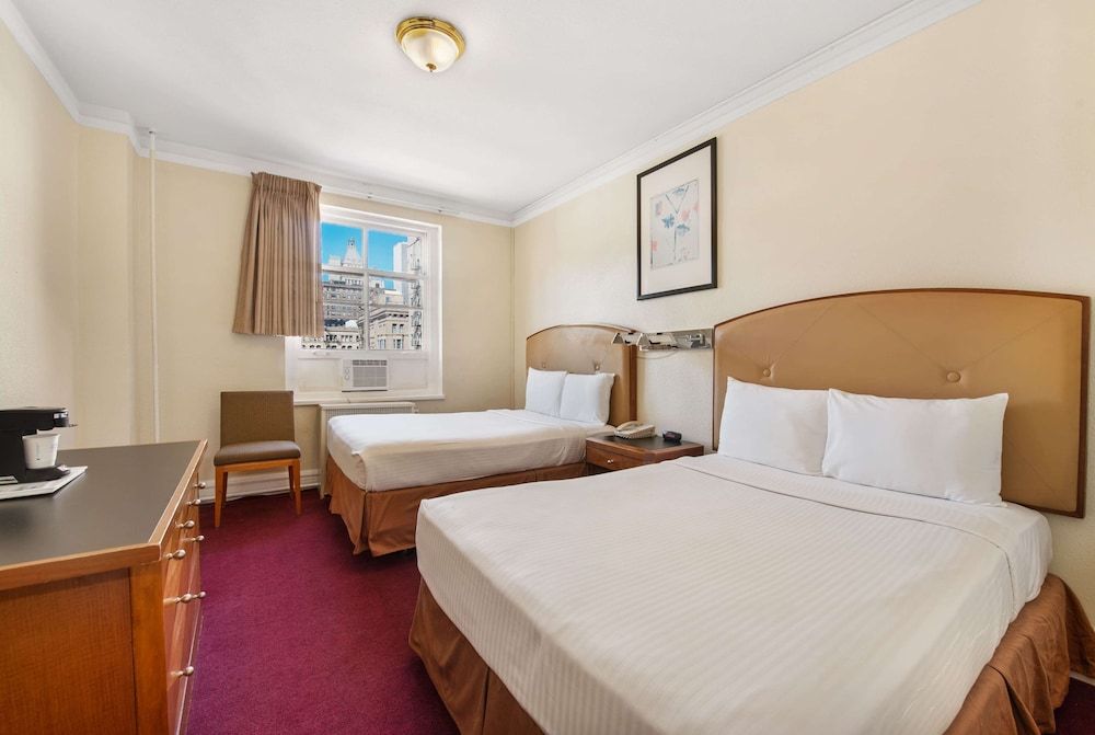 undefined Travelodge by Wyndham Downtown Chicago 7