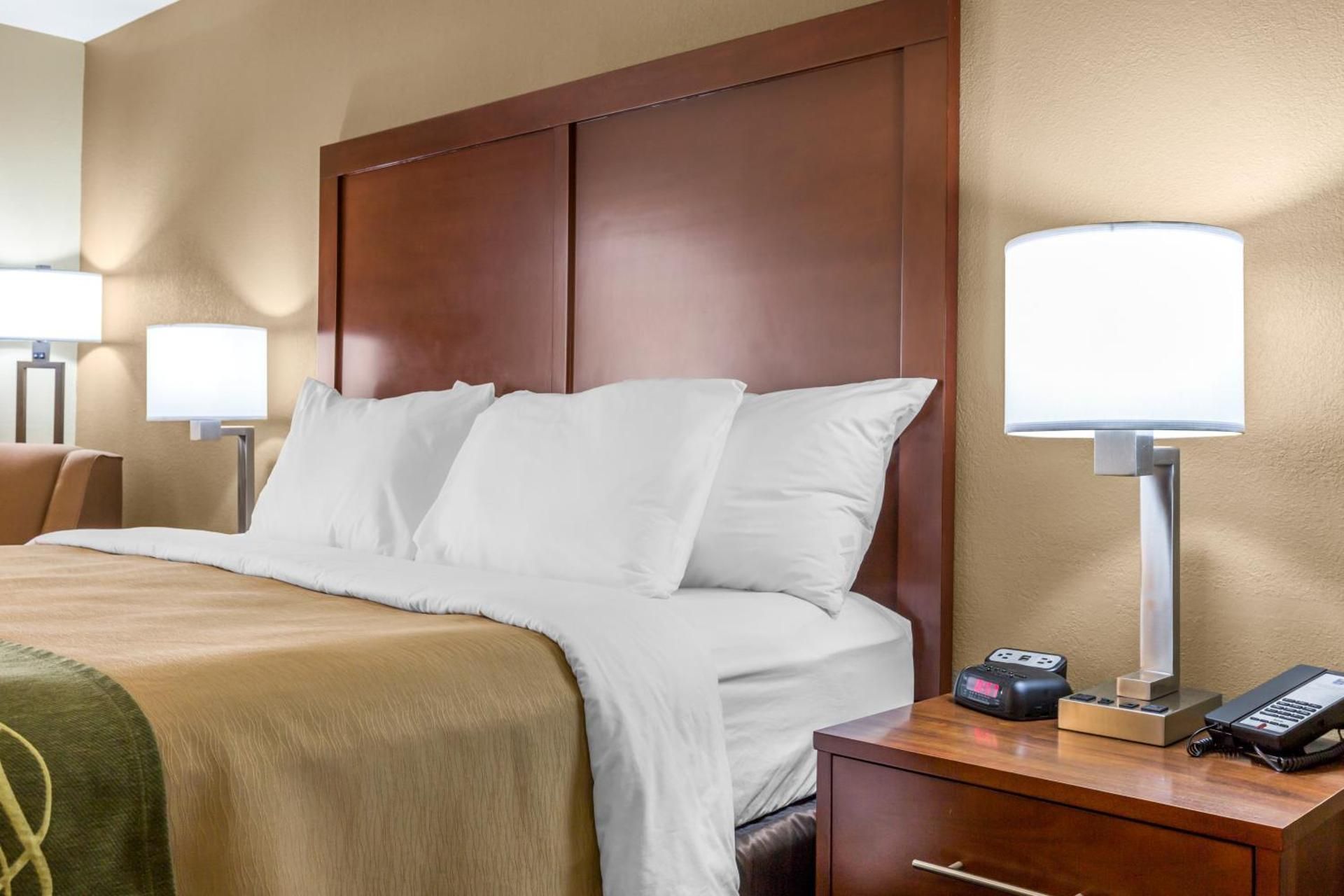 1 King Bed, Nonsmoking, Accessible, Upgrade