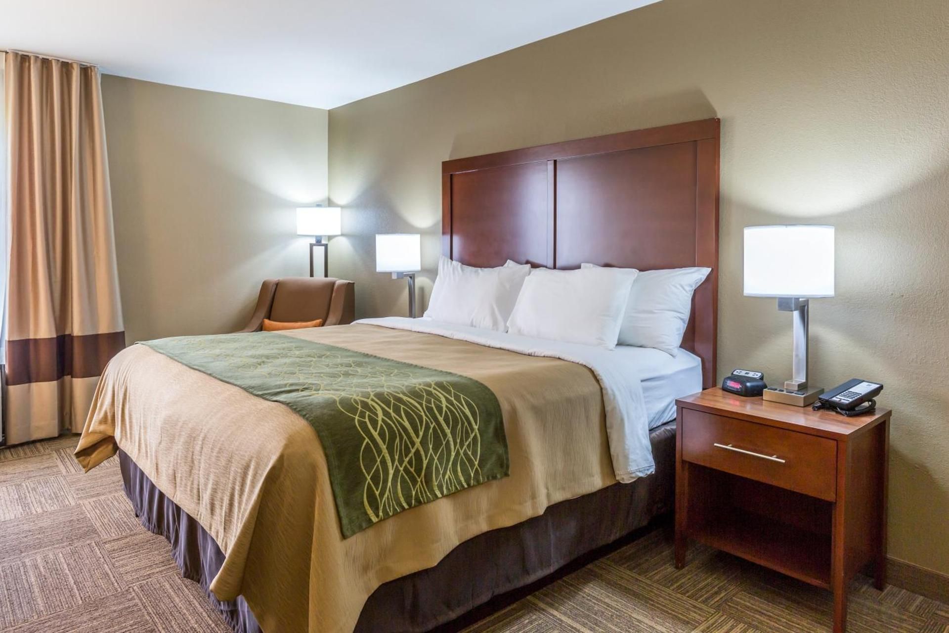 1 King Bed, Nonsmoking, Accessible, Upgrade