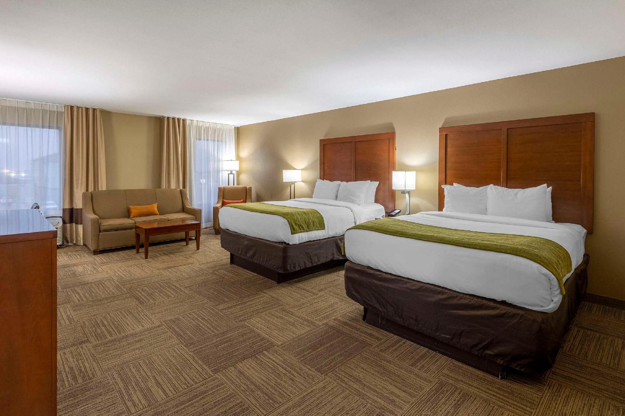2 Queen Beds, Suite, Nonsmoking, Upgrade
