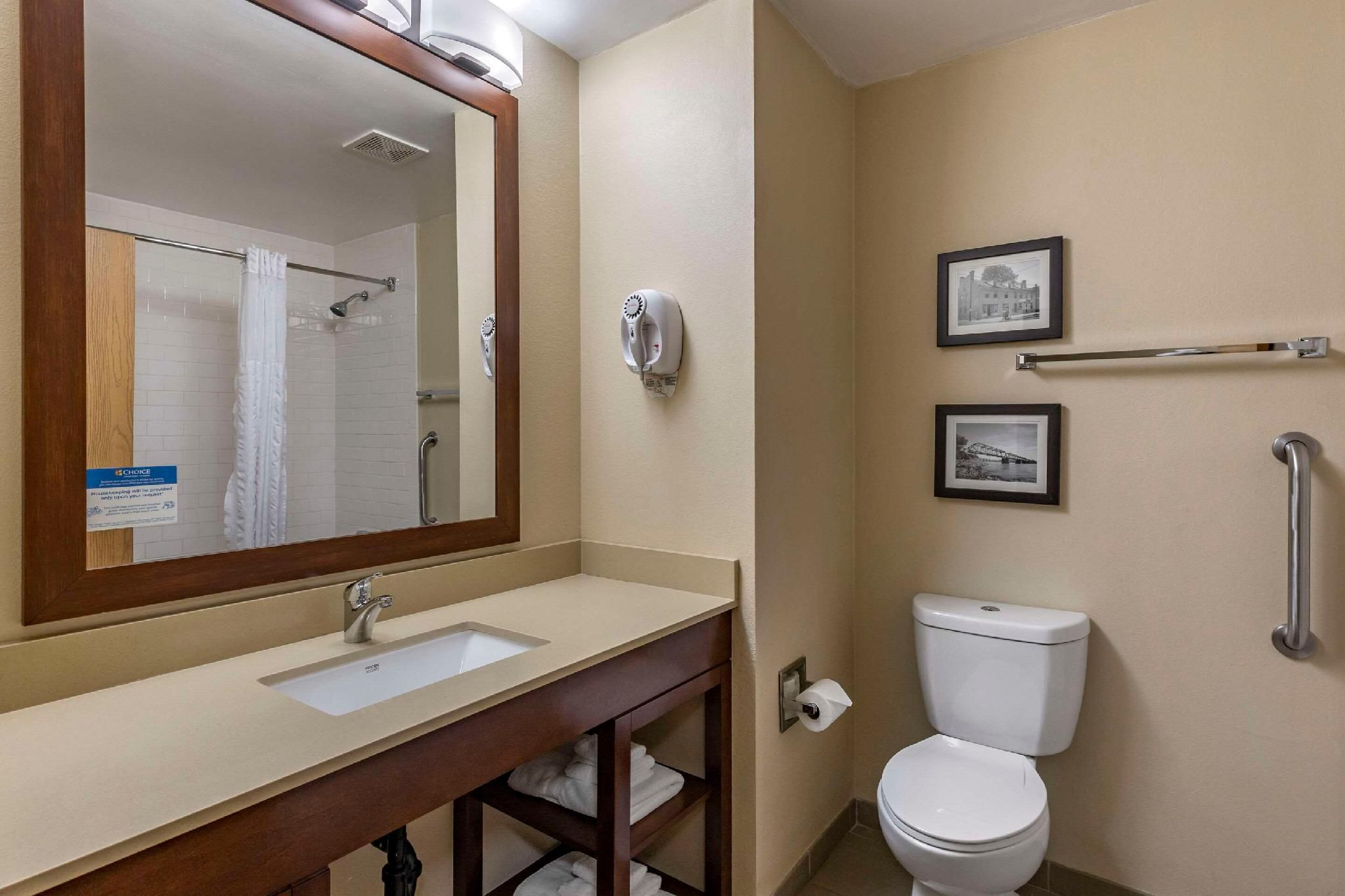2 Queen Beds, Suite, Nonsmoking, Upgrade