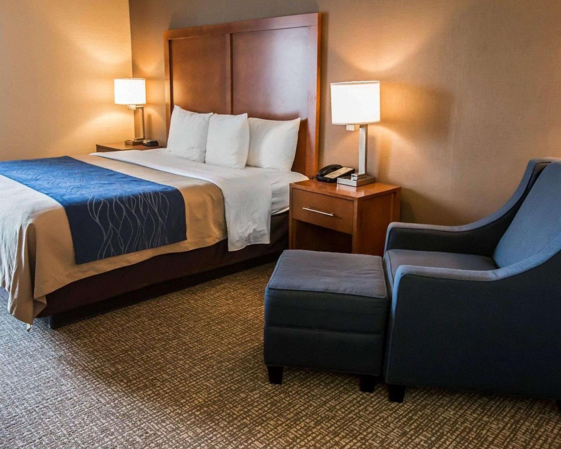 1 King Bed, Nonsmoking