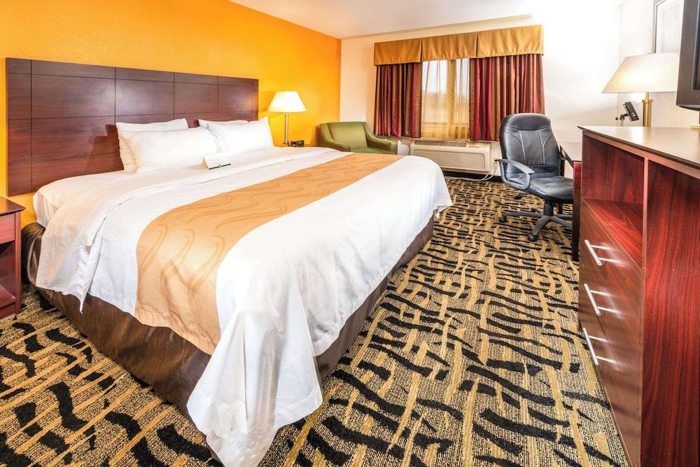 Suite, 1 King Bed with Sofa bed, Non Smoking