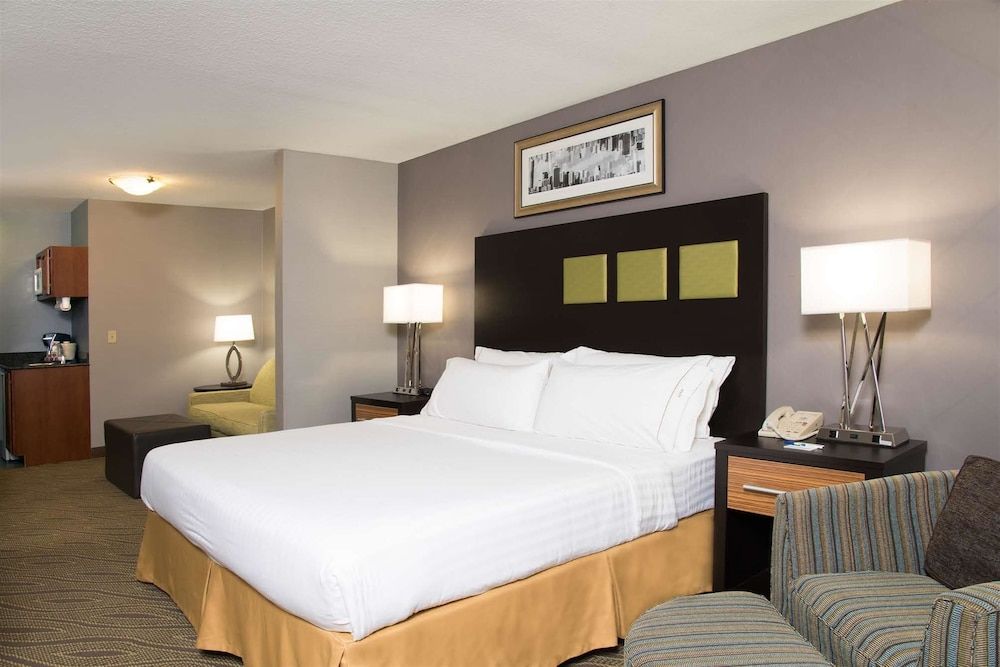 Standard Room, 1 King Bed (Extra Floor Space)
