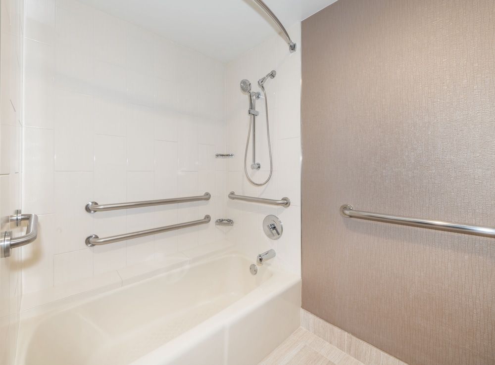 Suite, 1 King Bed, Accessible, Bathtub