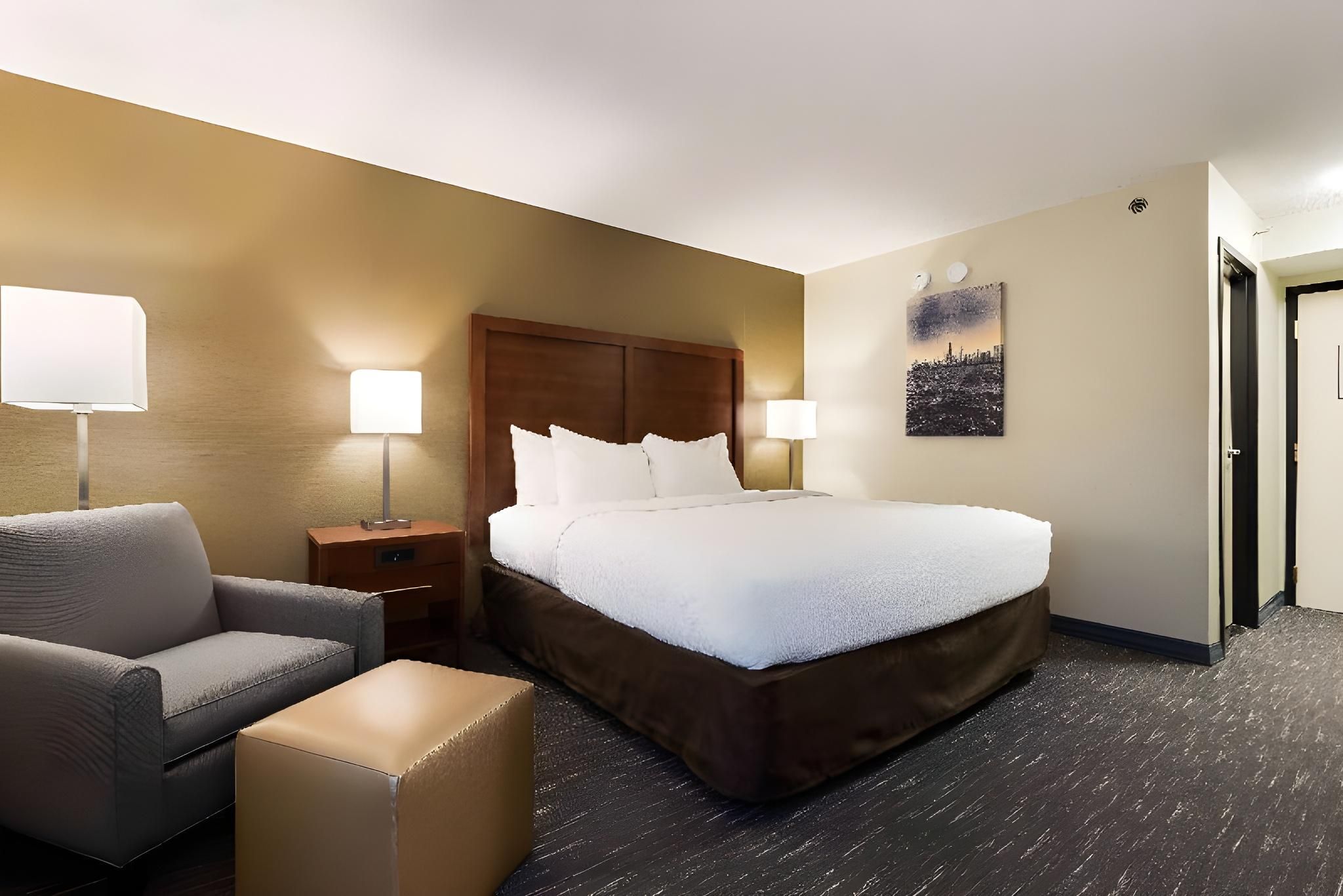 1 King Bed, Nonsmoking