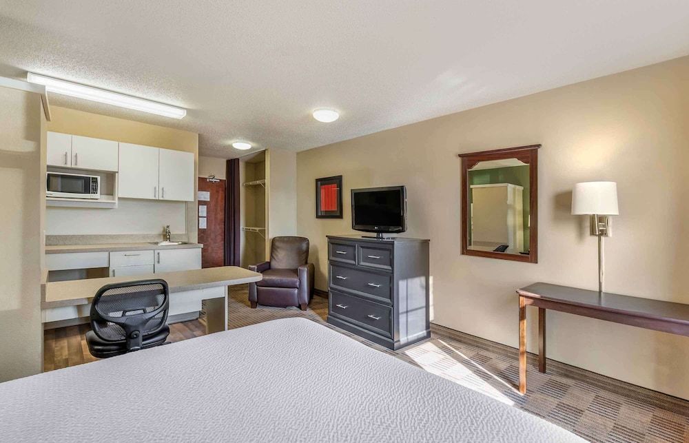 Extended Stay America Select Suites Chicago Downers Grove Studio, 1 Queen Bed, Non Smoking 6