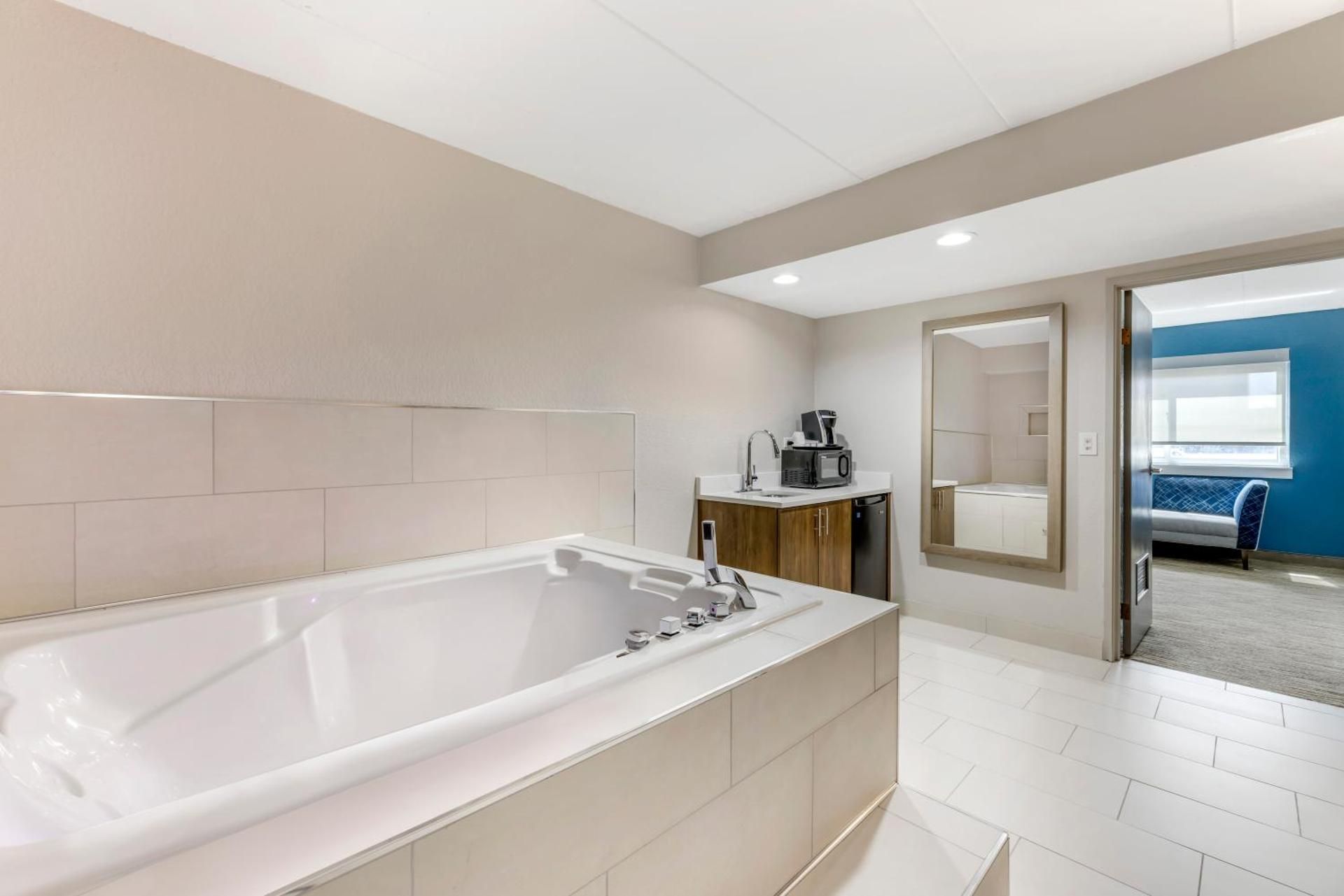 1 King Suite