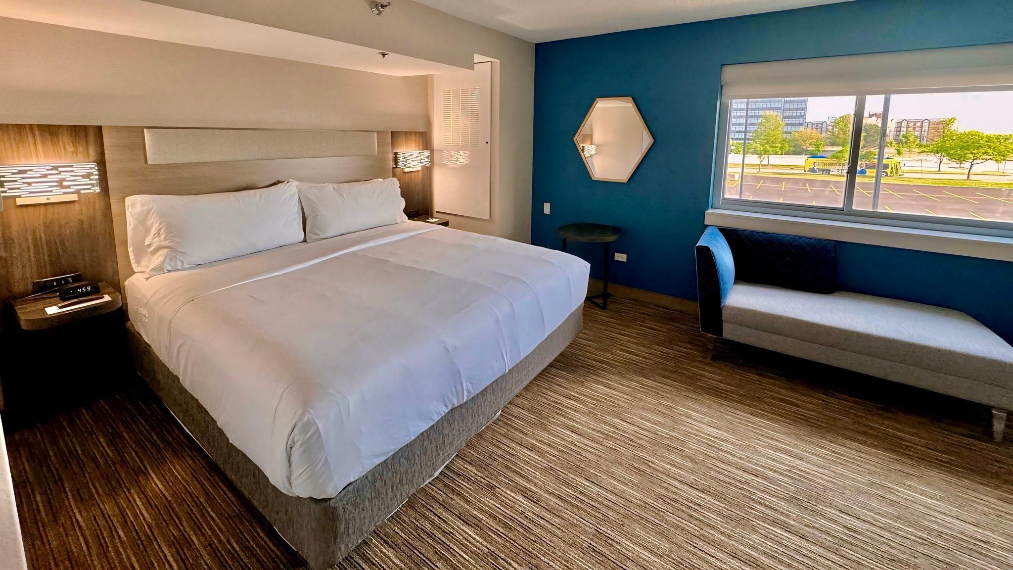 1 King Bed 2 Parlor Suite Non-Smoking