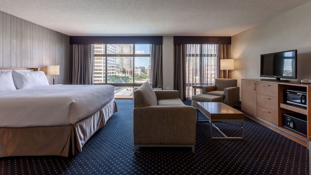 Standard Room, 1 King Bed, Accessible (Communications, Accessible Tub)