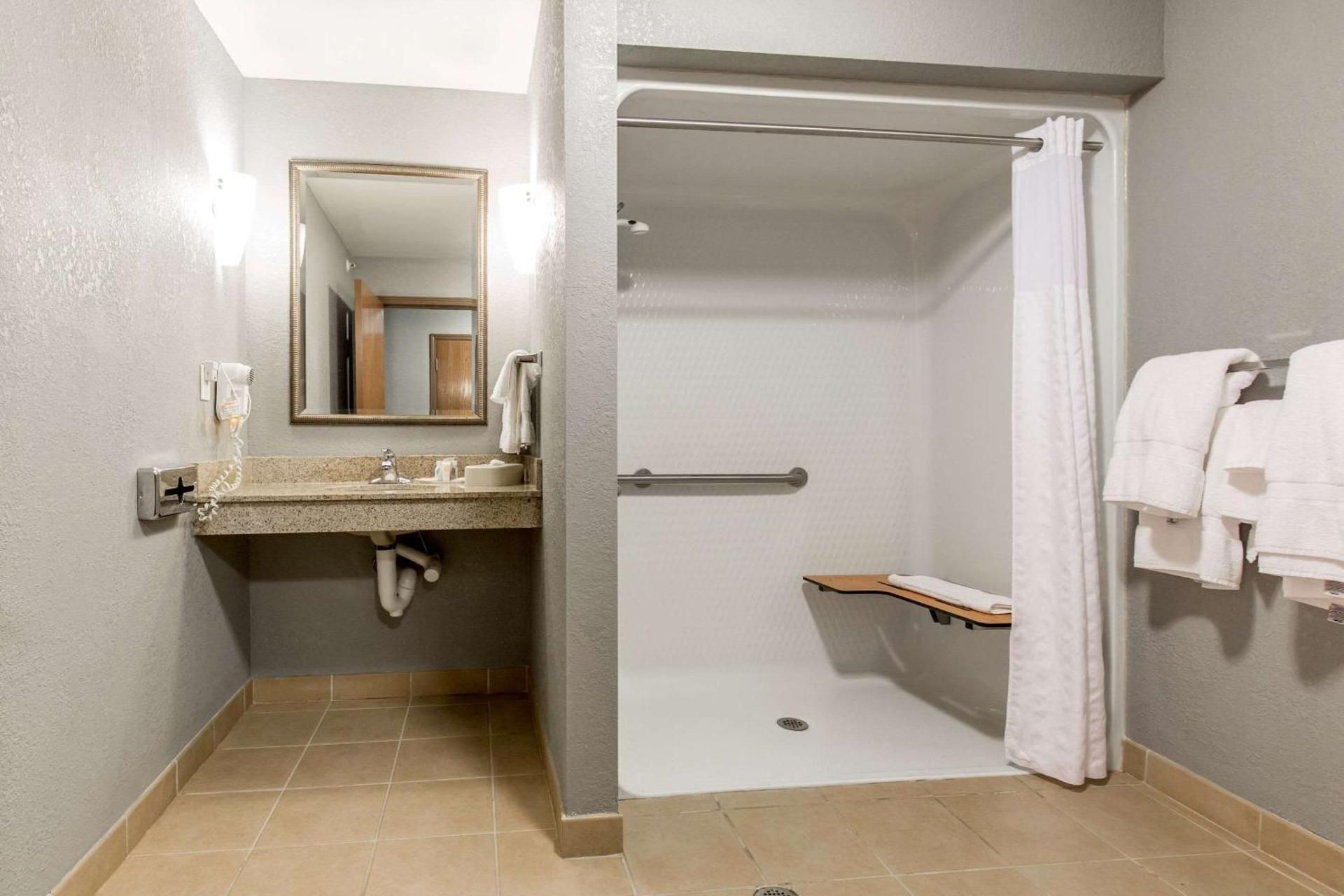 2 Queen Beds, Nonsmoking, Accessible