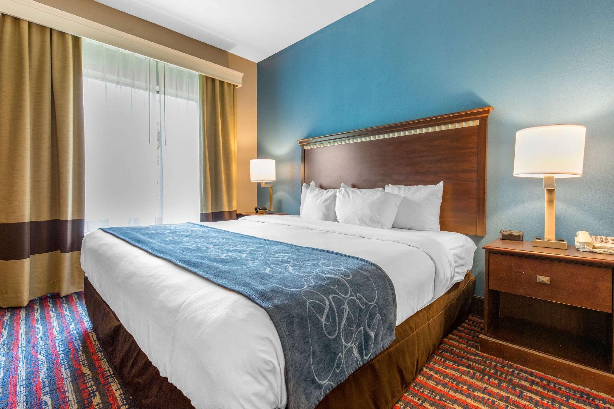 1 King Bed, Suite, No smoking, Accessible