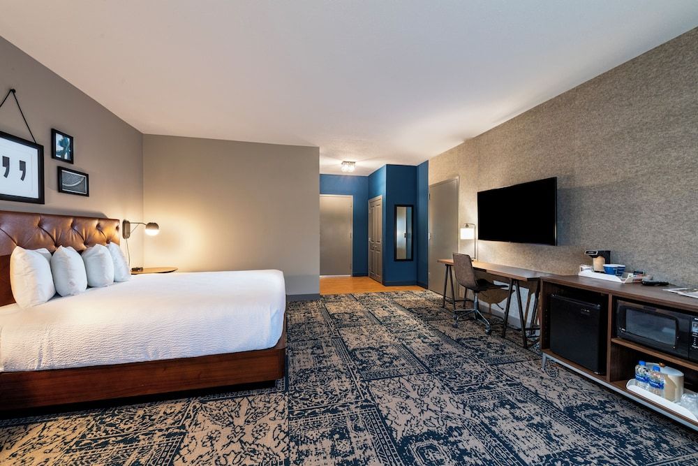 Suite, 1 King Bed, Non Smoking