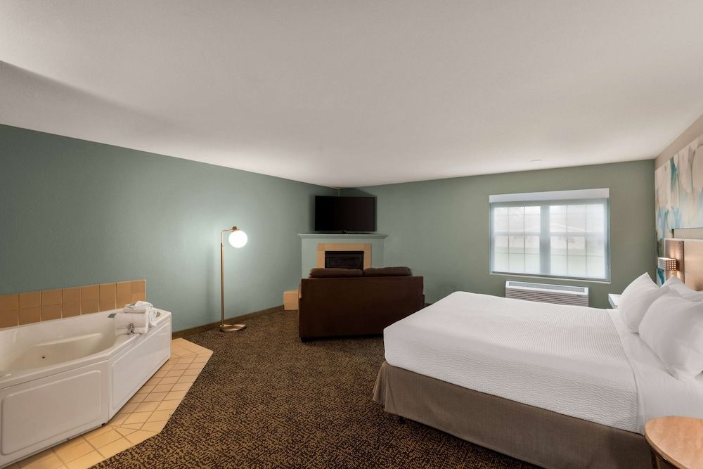 Suite, 1 King Bed, Accessible, Non Smoking (Mobility, Bathtub w/Grab Bars)