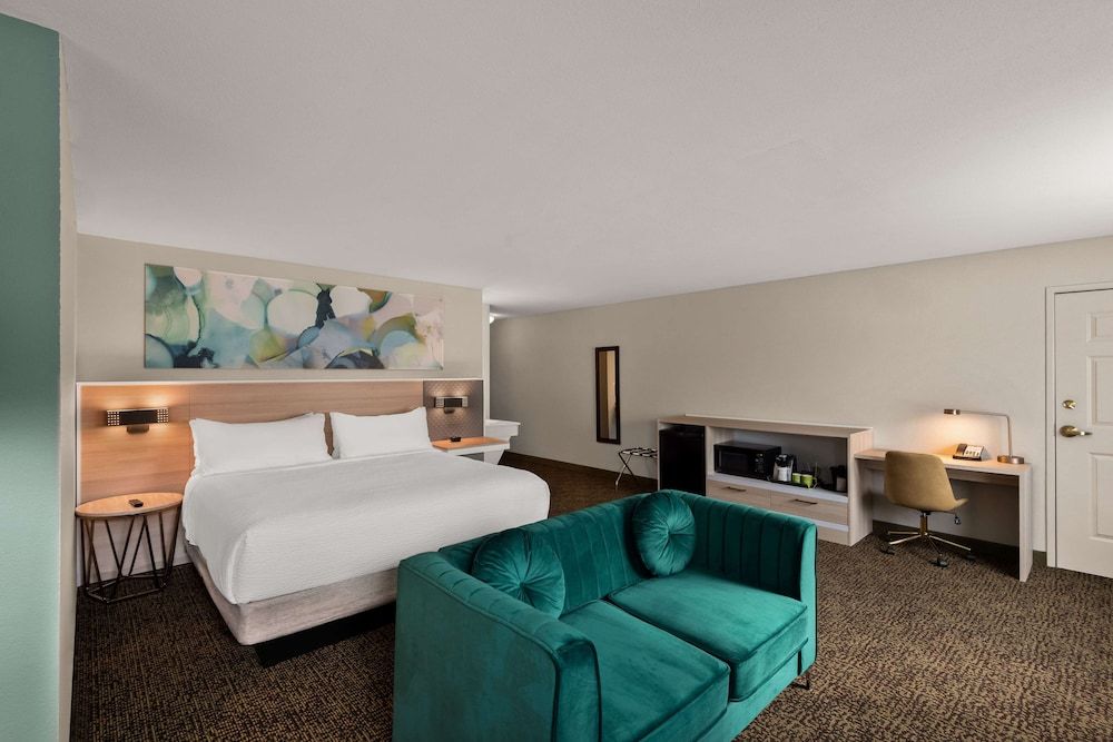 Suite, 1 King Bed, Non Smoking