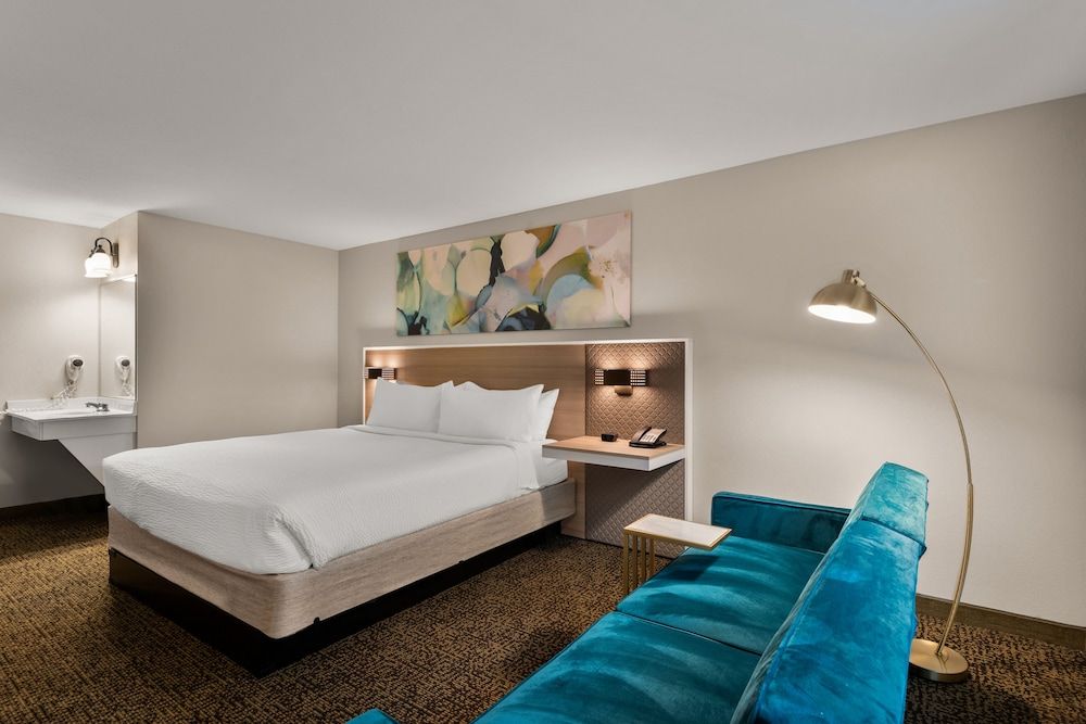 Studio Suite, 1 King Bed, Non Smoking, Garden View