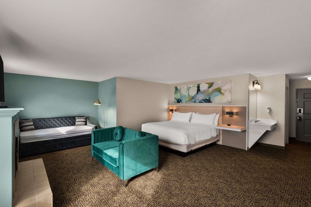 Suite, 1 King Bed, Non Smoking