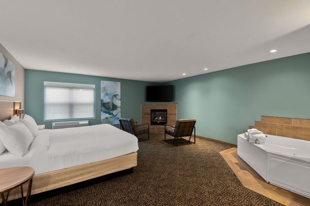 Suite, 1 King Bed, Non Smoking, Fireplace (Garden/Jetted Tub)