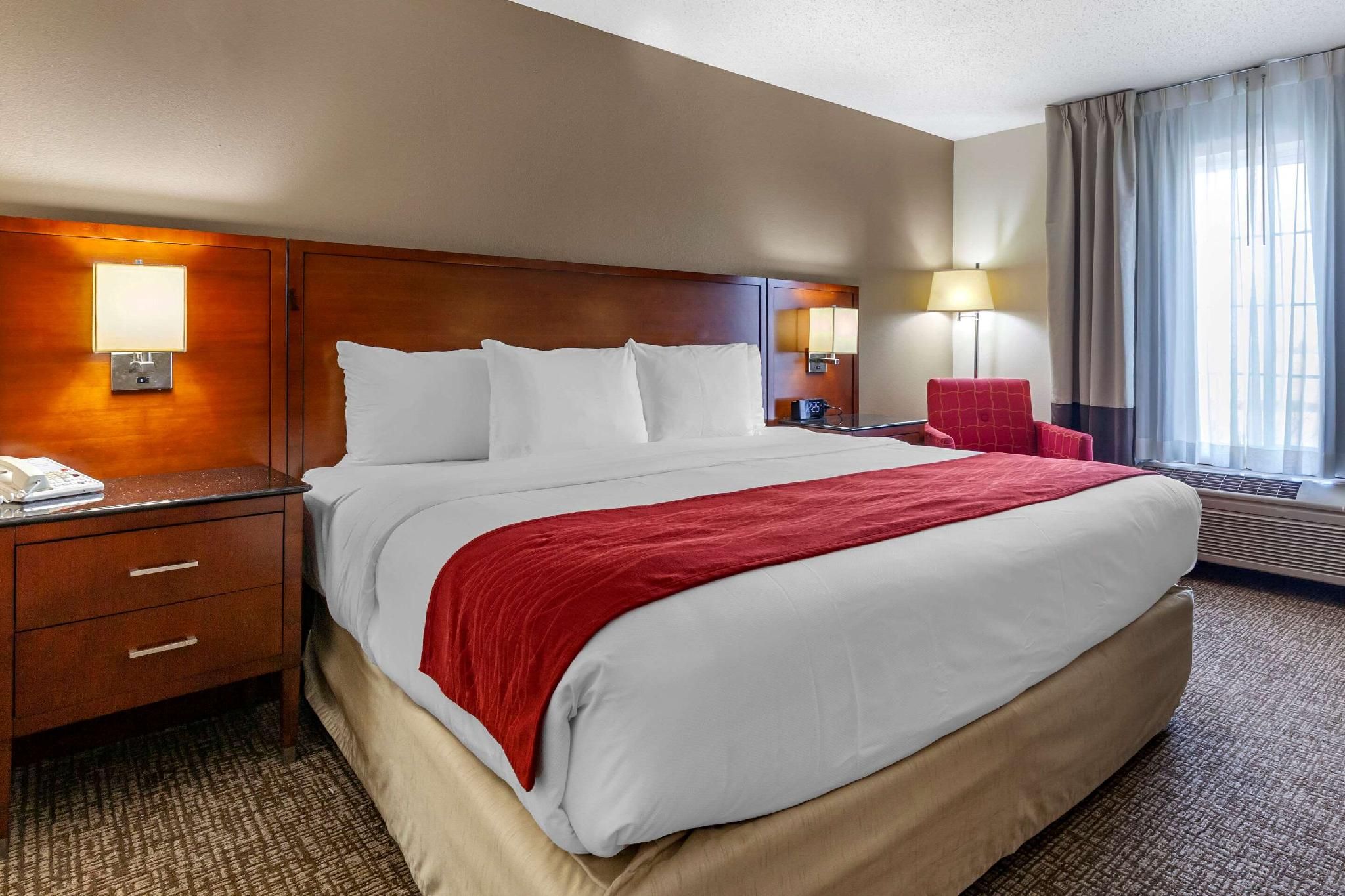 1 Queen Bed, Suite, Nonsmoking, Accessible