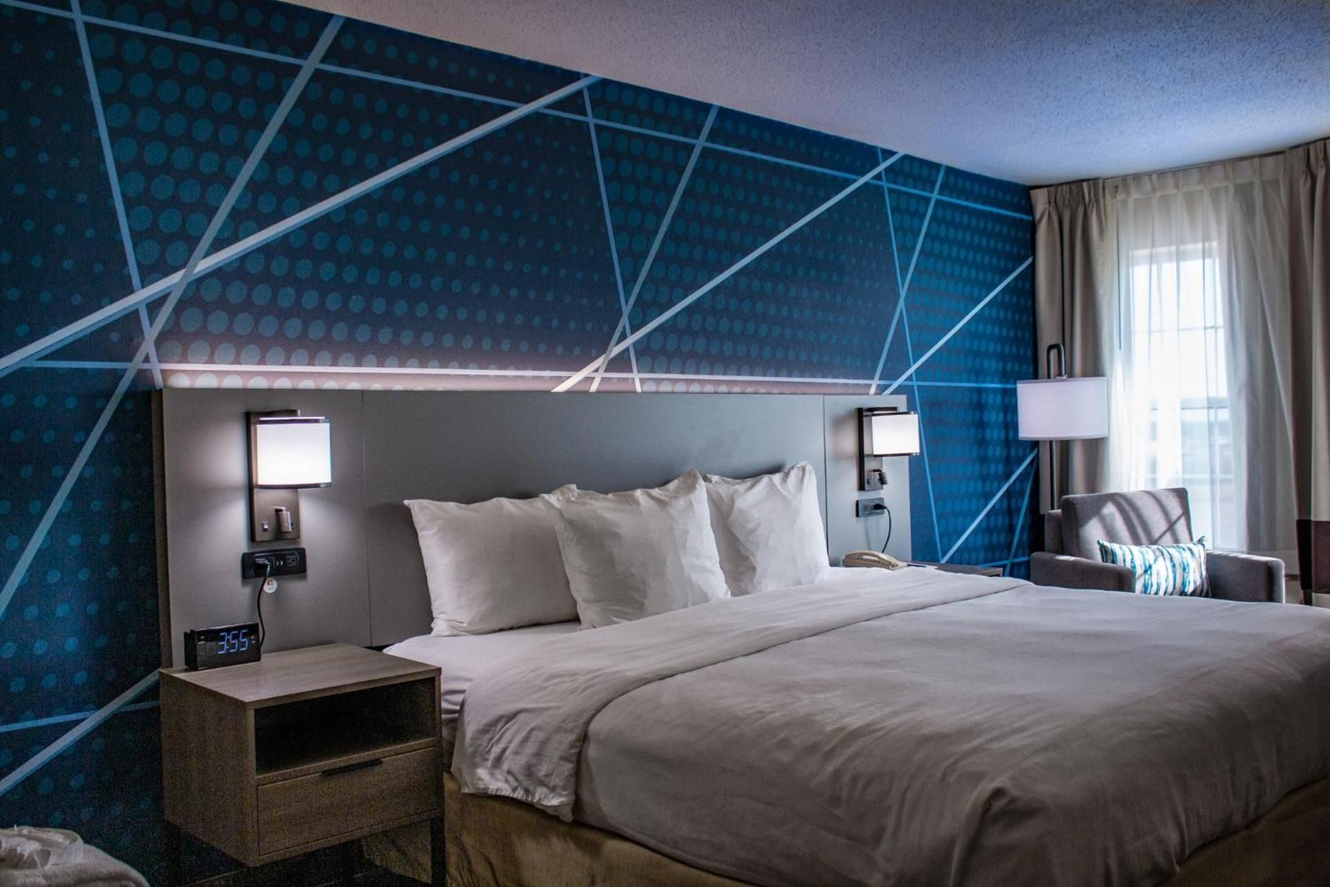 1 King Bed, Nonsmoking, Upgrade