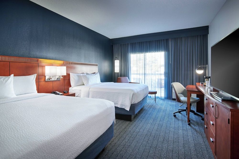 Room, 2 Queen Beds, Non Smoking (Mobility/Hearing Accessible, Tub)