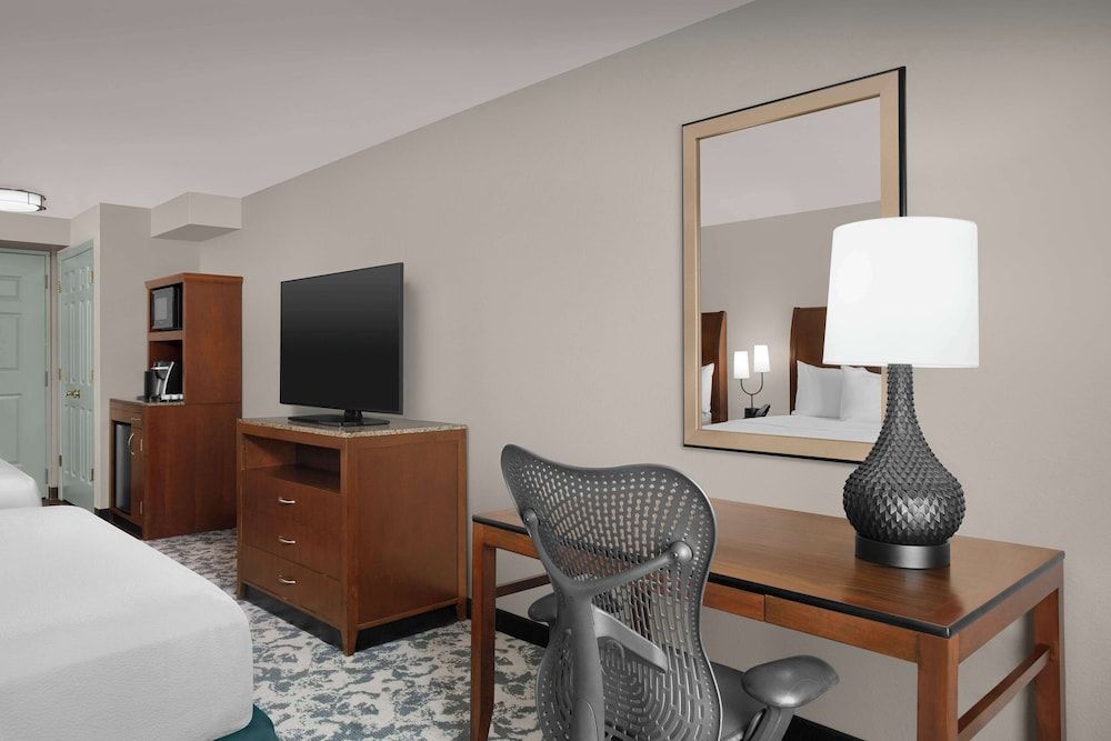 Room, 2 Queen Beds, Accessible (Roll-In Shower)