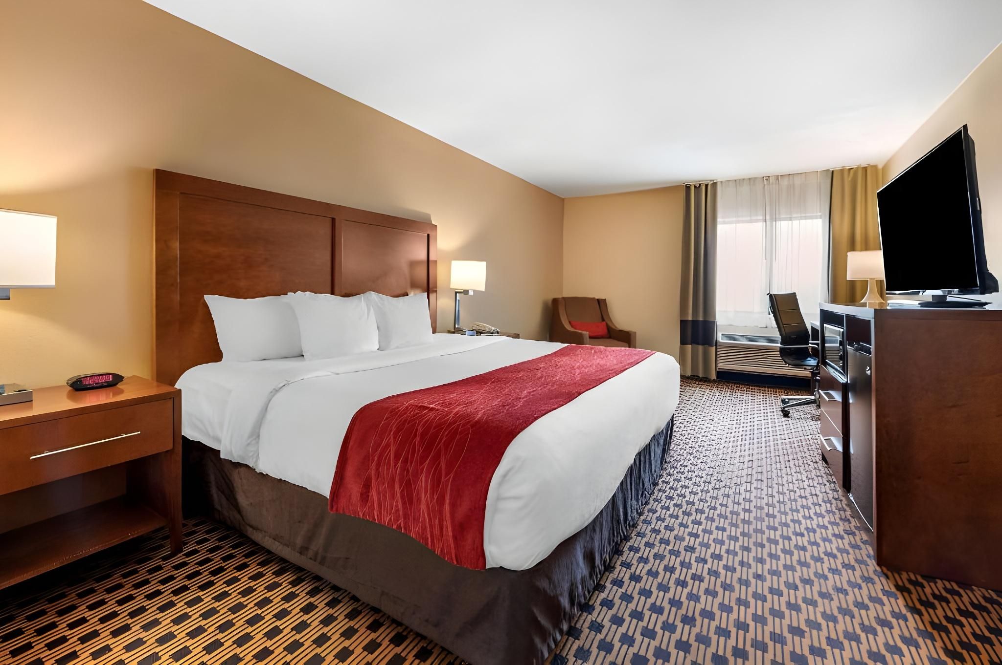 1 King Bed, Nonsmoking