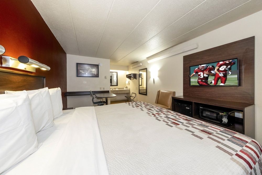 Superior Room, 1 King Bed, Accessible, Non Smoking (Roll-In Shower)