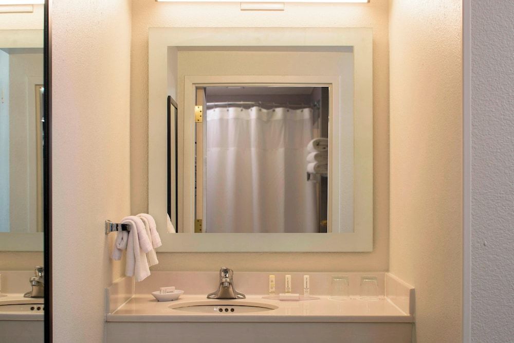 Suite, 2 Double Beds (Mobility/Hearing Accessible, Tub)