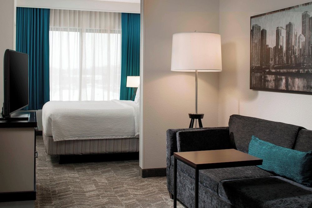 Suite, 1 King Bed with Sofa bed (Mobility/Hearing Accessible, Tub)