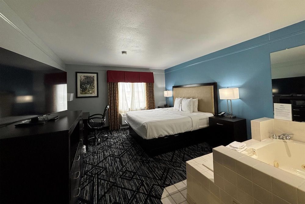 Deluxe Studio Suite, 1 King Bed, Non Smoking