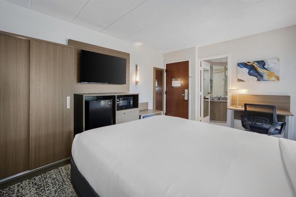 Standard Room, 1 Queen Bed, Non Smoking, Refrigerator