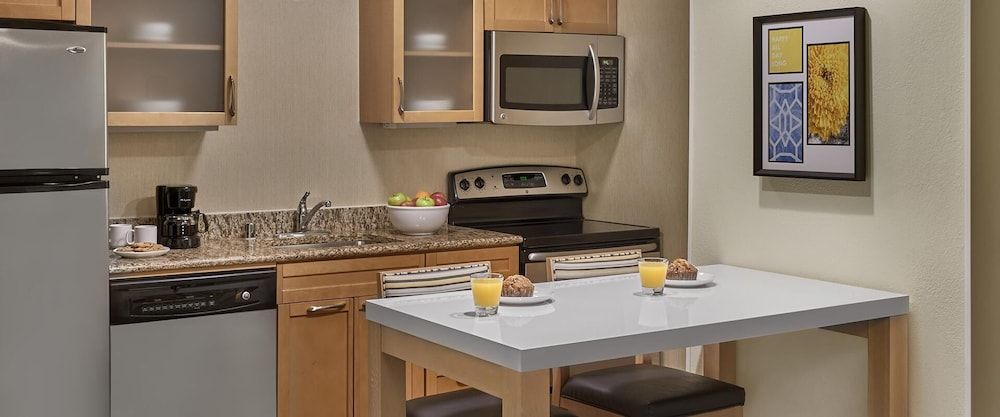 Studio Suite, 1 Queen Bed, Accessible (Mobility/Hearing - Roll-In Shower)