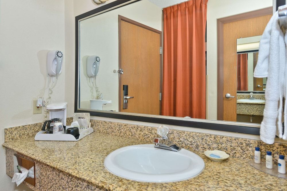 Standard Room, 1 King Bed, Non Smoking, Refrigerator & Microwave