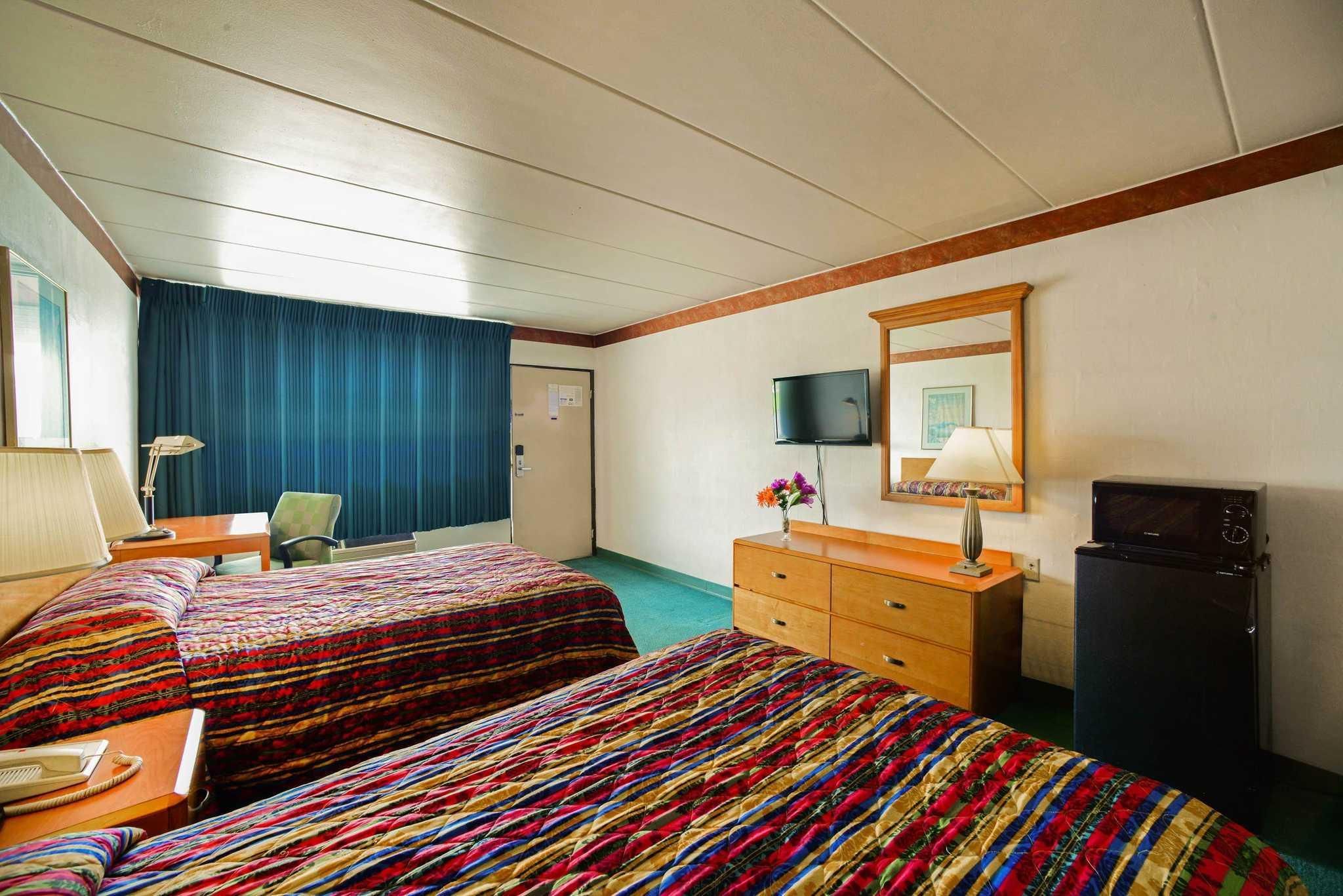 2 Double Beds Nonsmoking